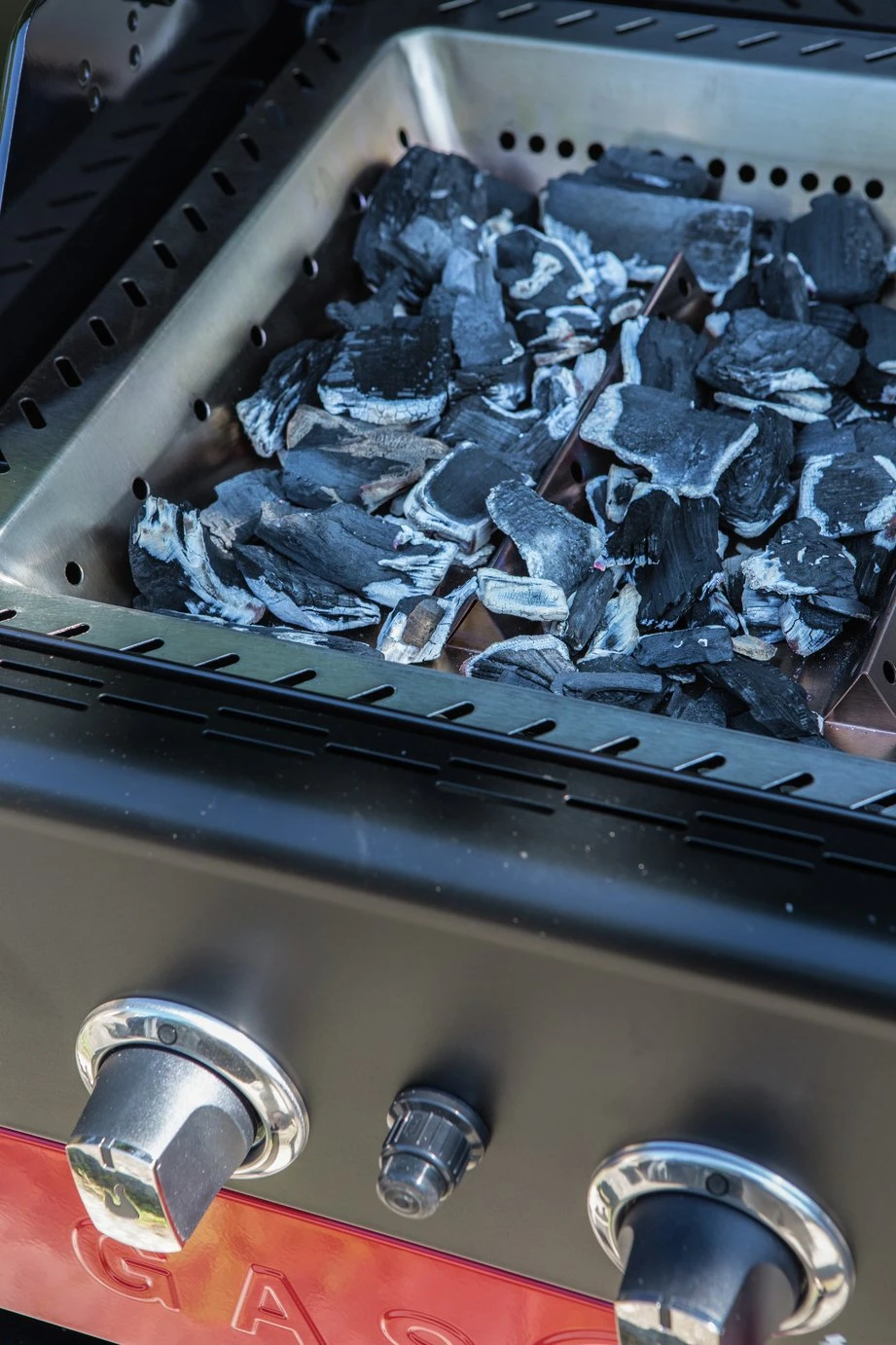 Char-Broil 3 Burner Gas And Charcoal BBQ 11 Char-Broil 3 Burner Gas And Charcoal BBQ - Image 11