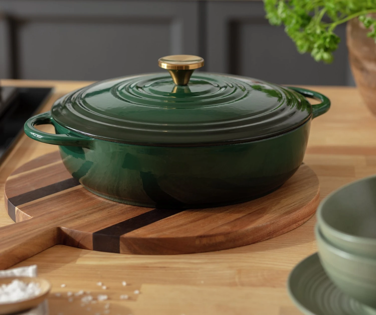 Habitat 4 Litre Cast Iron Casserole Dish - Green 6 Habitat 4 Litre Cast Iron Casserole Dish - Green - Image 6