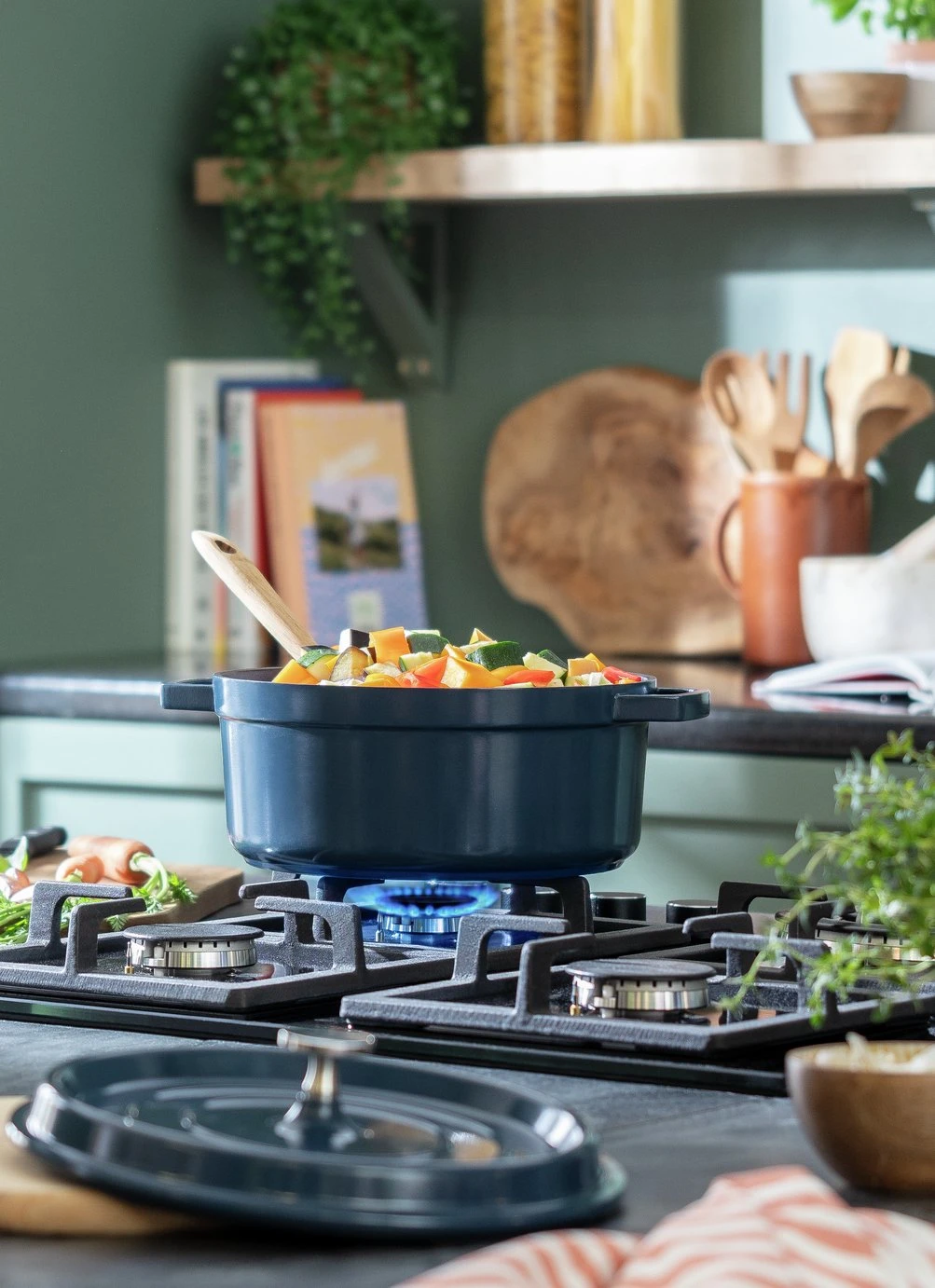 Habitat 4.2 Litre Non Stick Aluminium Casserole Dish - Blue 2 Habitat 4.2 Litre Non Stick Aluminium Casserole Dish - Blue - Image 2