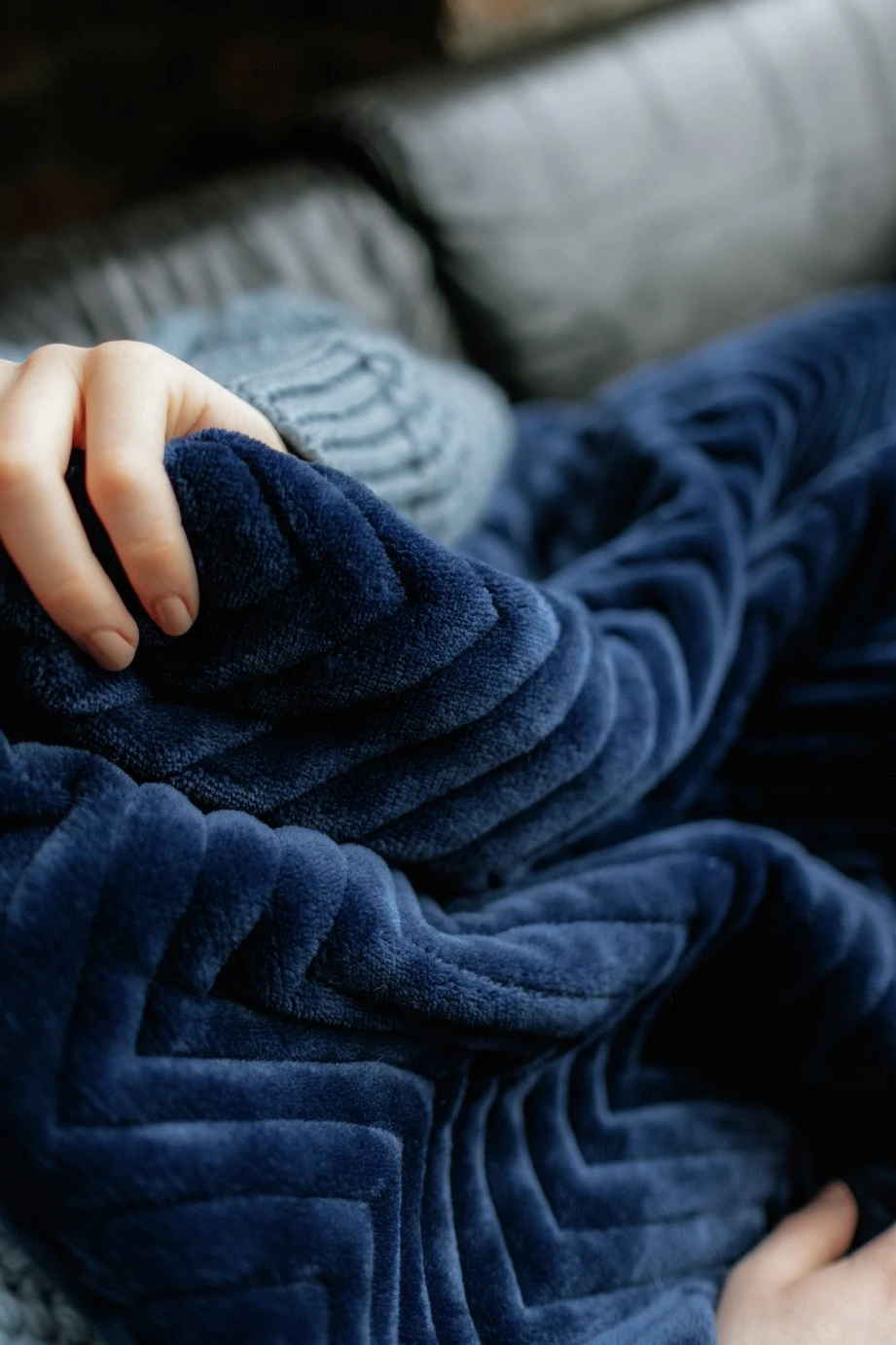 Dreamland Deluxe Velvet Royal Blue Heated Throw - Large 12 Dreamland Deluxe Velvet Royal Blue Heated Throw - Large - Image 12