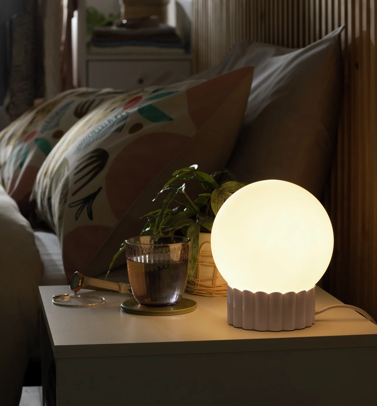 Habitat Ribbed Globe Table Lamp - White & Natural 7 Habitat Ribbed Globe Table Lamp - White & Natural - Image 7