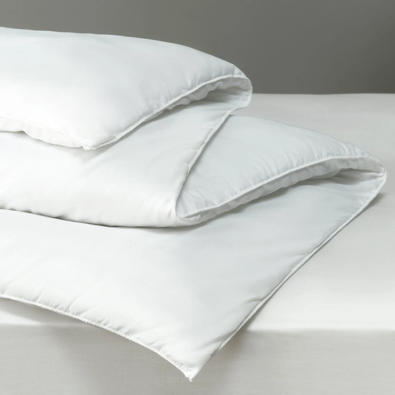 Habitat Supersoft Washable 13.5 Tog Duvet - Single 3 Habitat Supersoft Washable 13.5 Tog Duvet - Single - Image 3