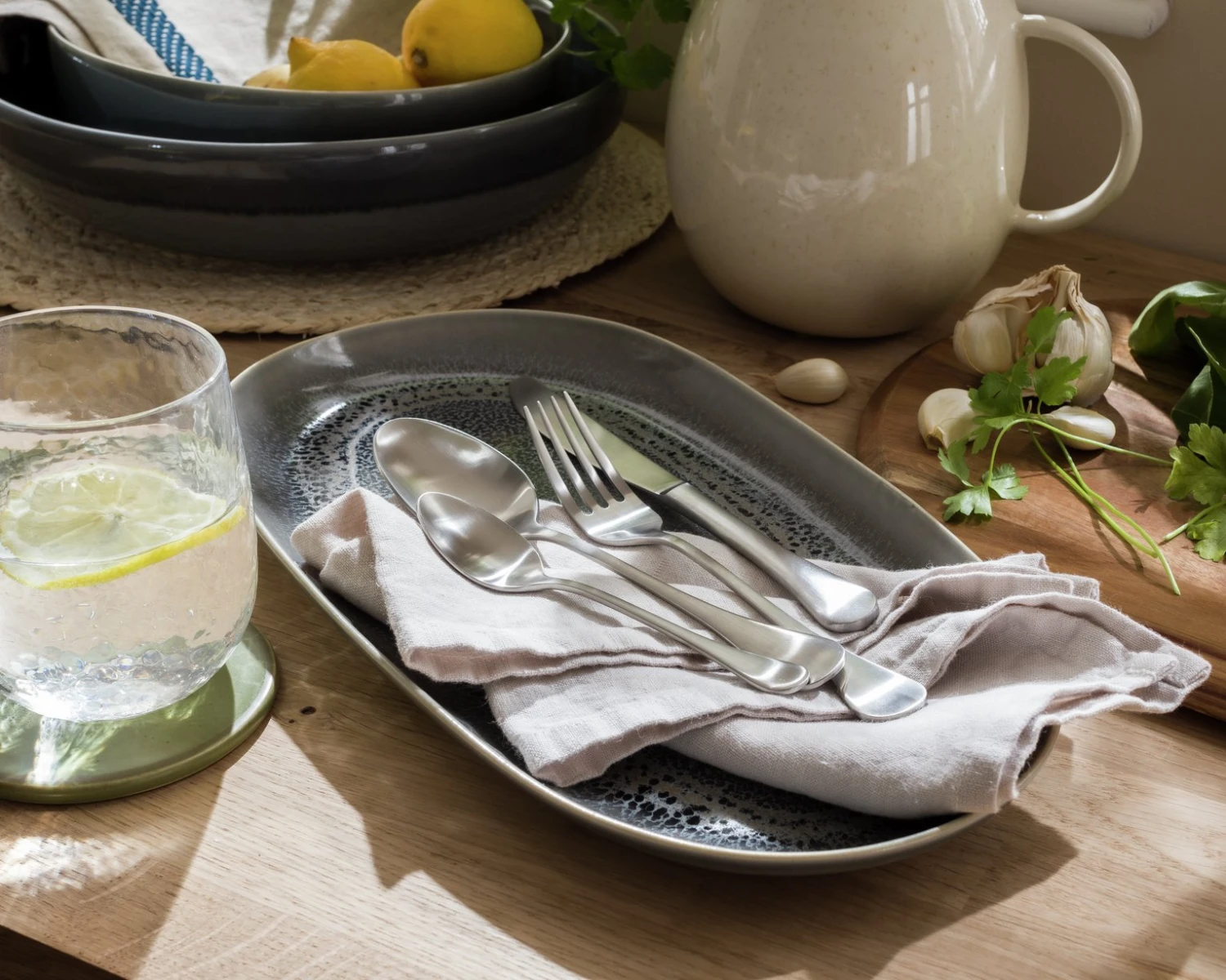 Habitat Evora 16 Piece Stainless Steel Cutlery Set - Satin 2 Habitat Evora 16 Piece Stainless Steel Cutlery Set - Satin - Image 2