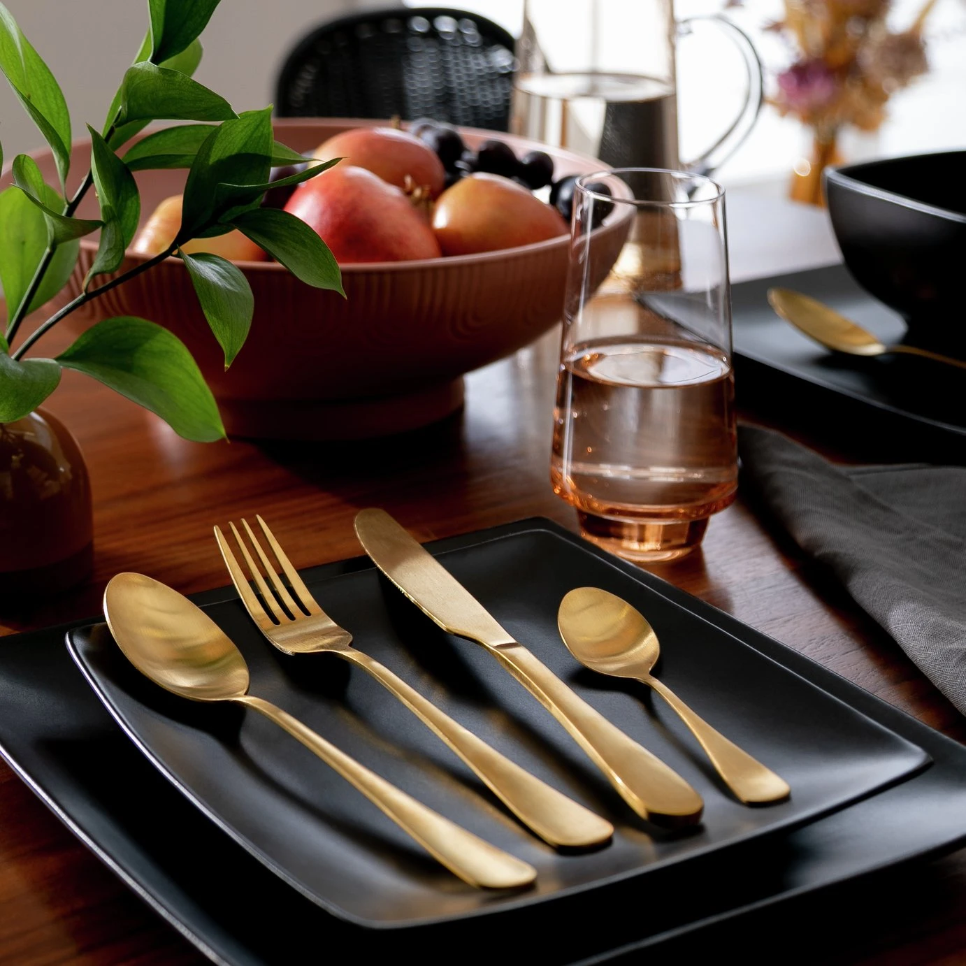 Habitat 16 Piece Gold Stainless Steel Cutlery Set 2 Habitat 16 Piece Gold Stainless Steel Cutlery Set - Image 2