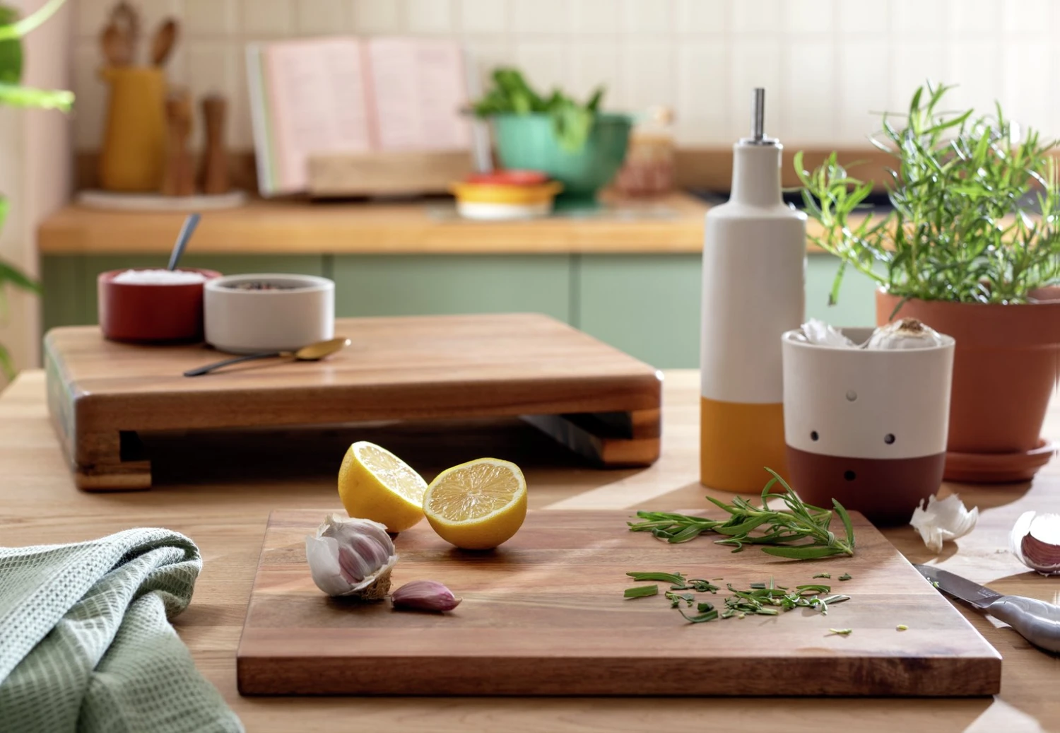 Habitat Global Sliding Wooden Chopping Board 3 Habitat Global Sliding Wooden Chopping Board - Image 3